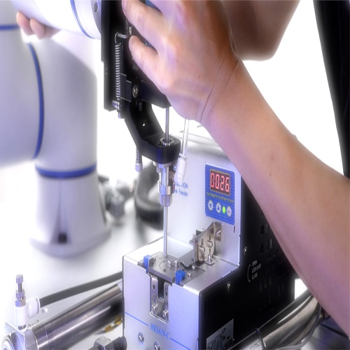 Csavarozó robot
